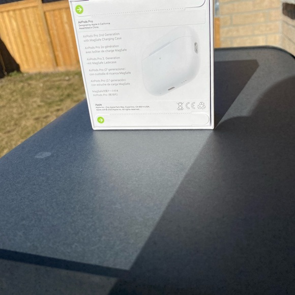 Air-Pod Pro 2 (2nd Generation) - Picture 3 of 4